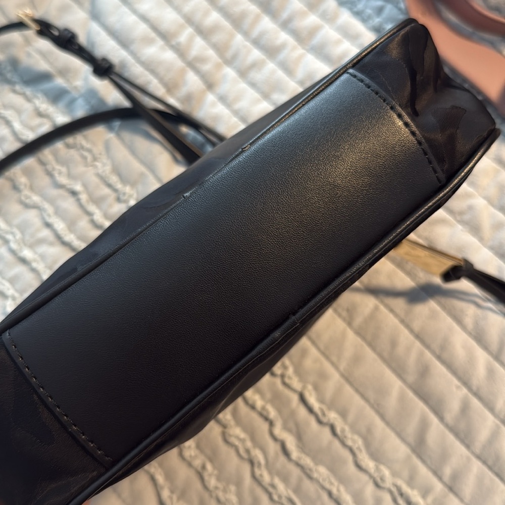 Michael Kors Crossbody - Picture 4 of 6